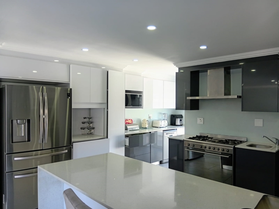 5 Bedroom Property for Sale in Beacon Bay Eastern Cape
